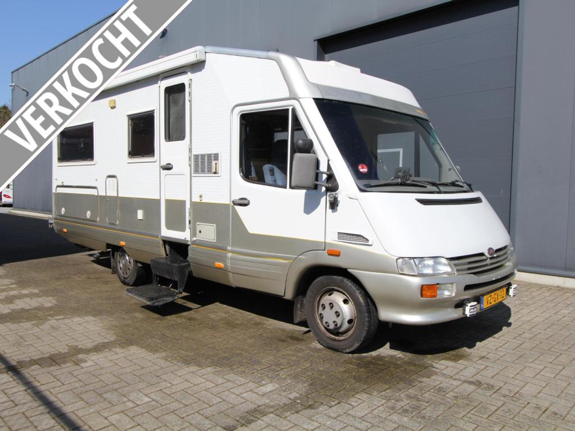43980929-15.jpg
