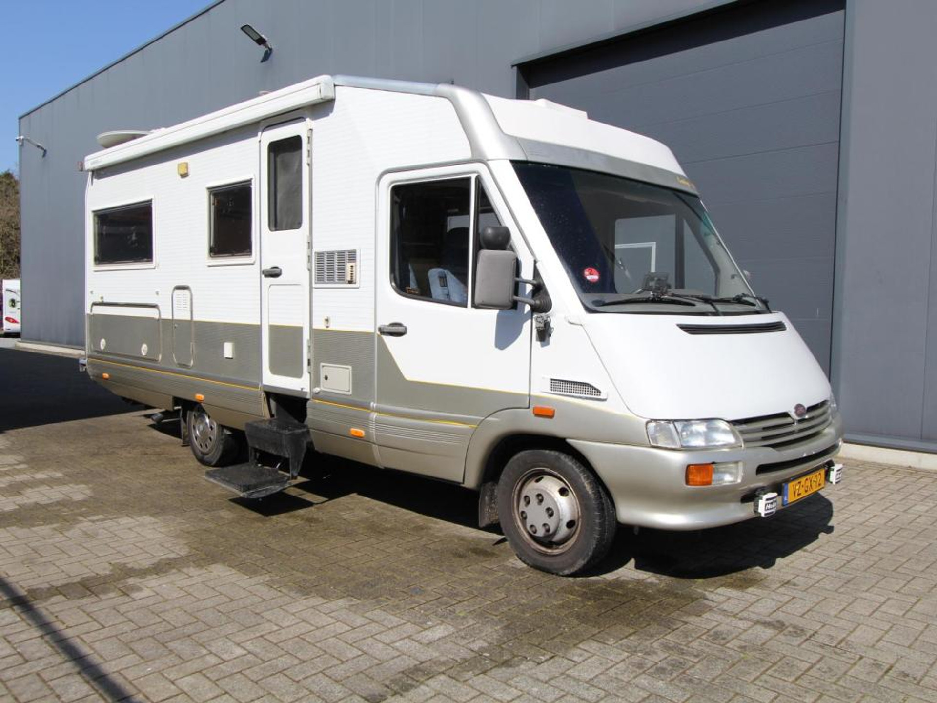 37970513-15.jpg